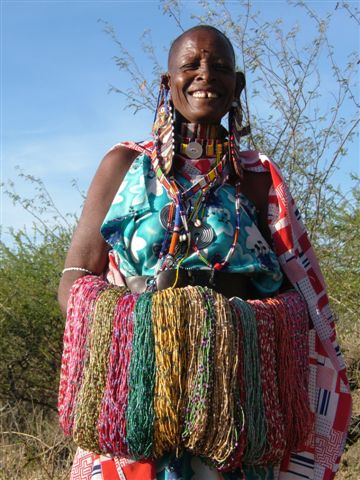 Naturlig hult gress, som kuttes til små perler og farges med naturfarger. De lekreste smykker!!